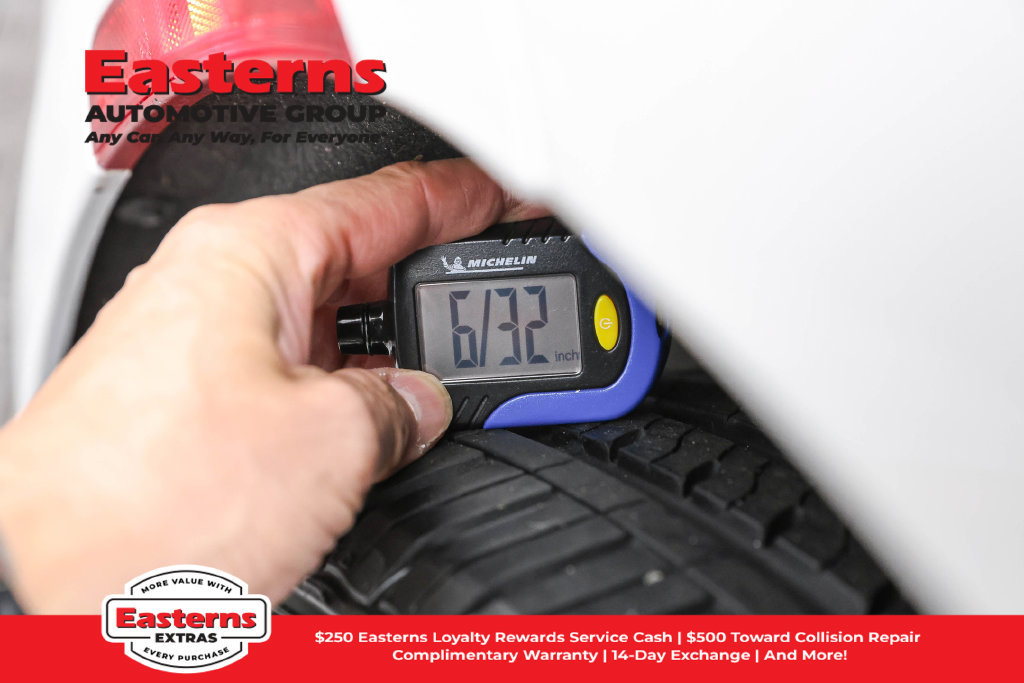 Used 2023 Chrysler Pacifica Touring-L FWD image 31