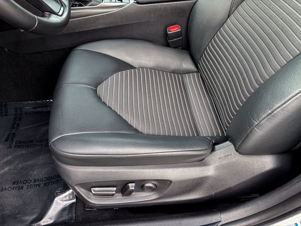 Used 2022 Toyota Camry SE image 18