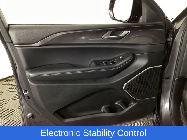 Used 2021 Jeep Grand Cherokee L Laredo image 14