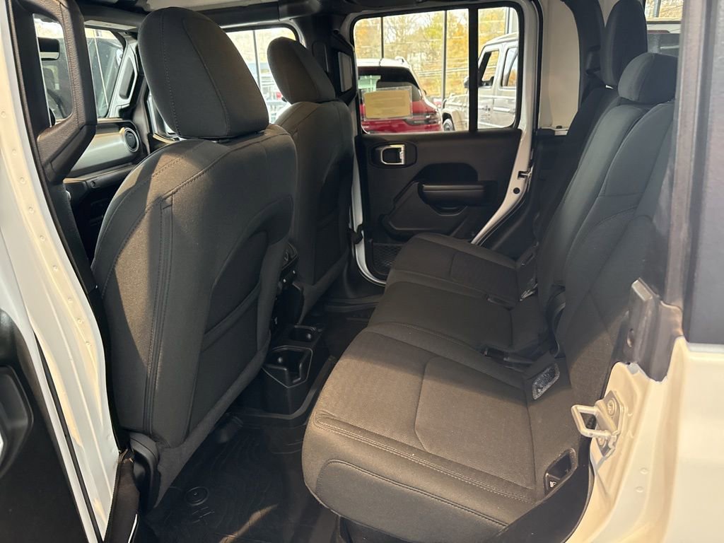 Used 2021 Jeep Gladiator Willys image 9