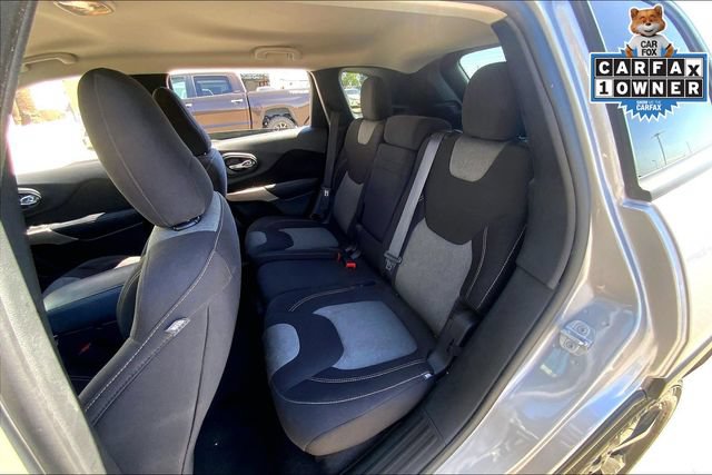 Used 2018 Jeep Cherokee Latitude w/ Altitude Package FWD image 23