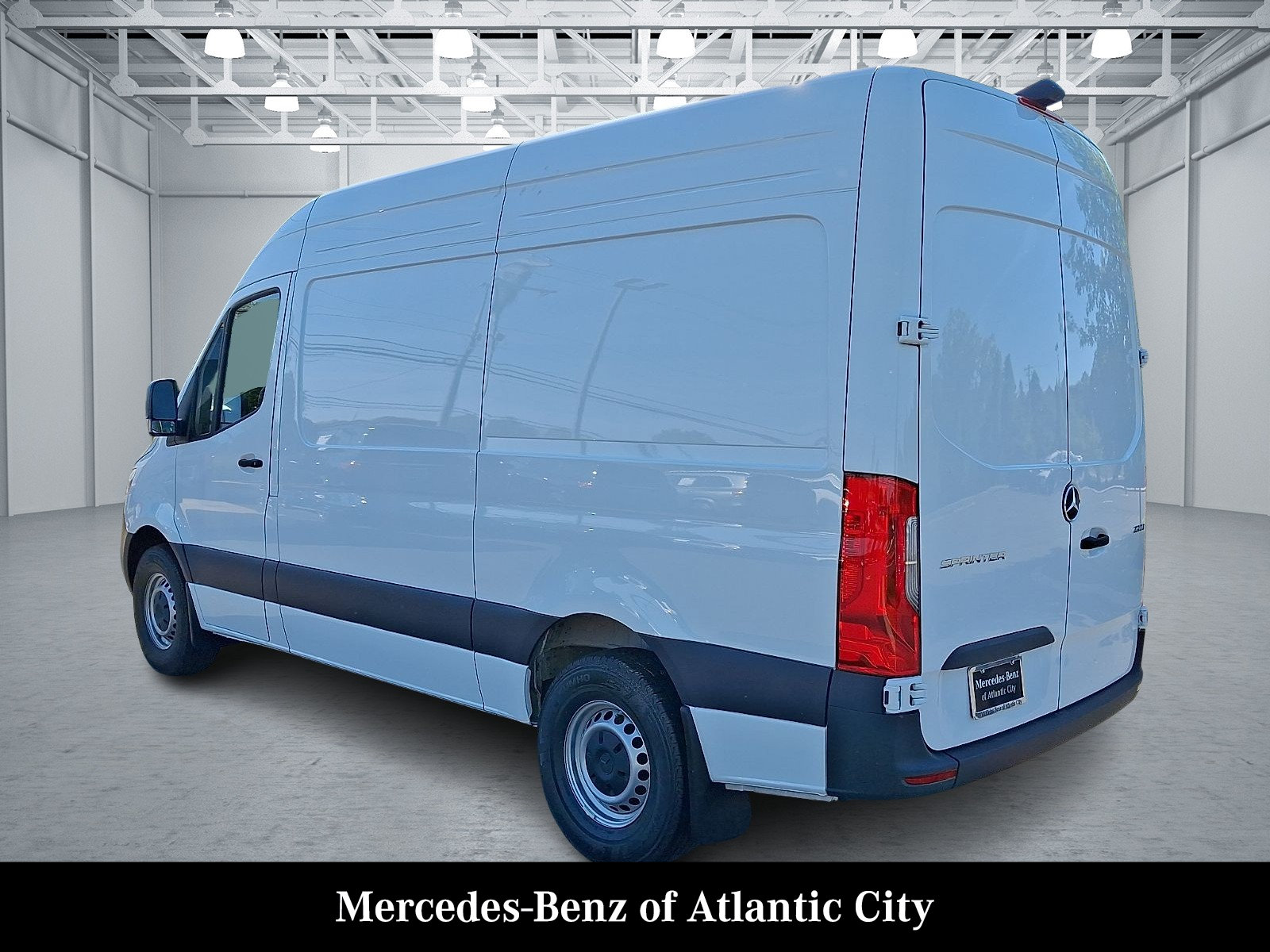 Used 2025 Mercedes-Benz Sprinter 2500 image 4