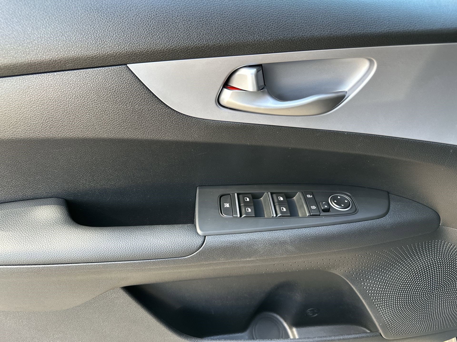 Certified 2024 Kia Forte LXS image 28