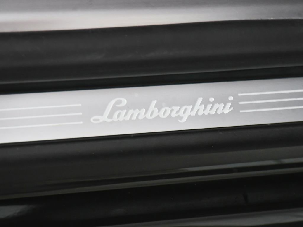 Used 2022 Lamborghini Urus AWD/4WD image 18