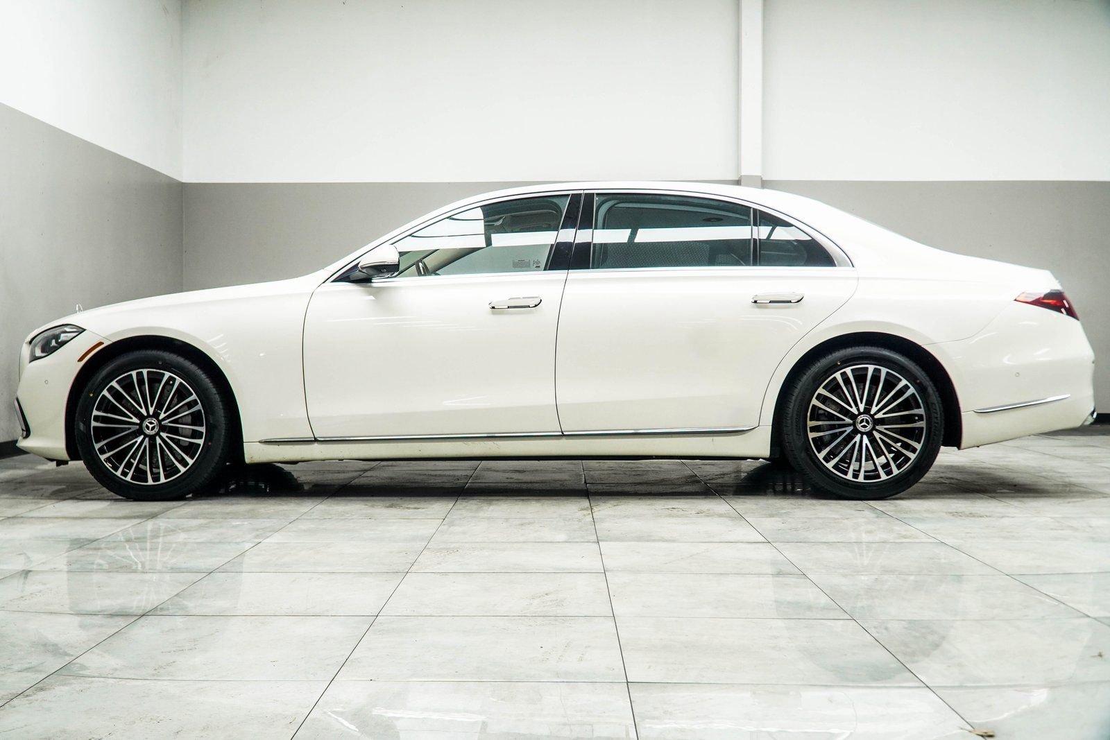 Used 2023 Mercedes-Benz S 500 4MATIC image 9