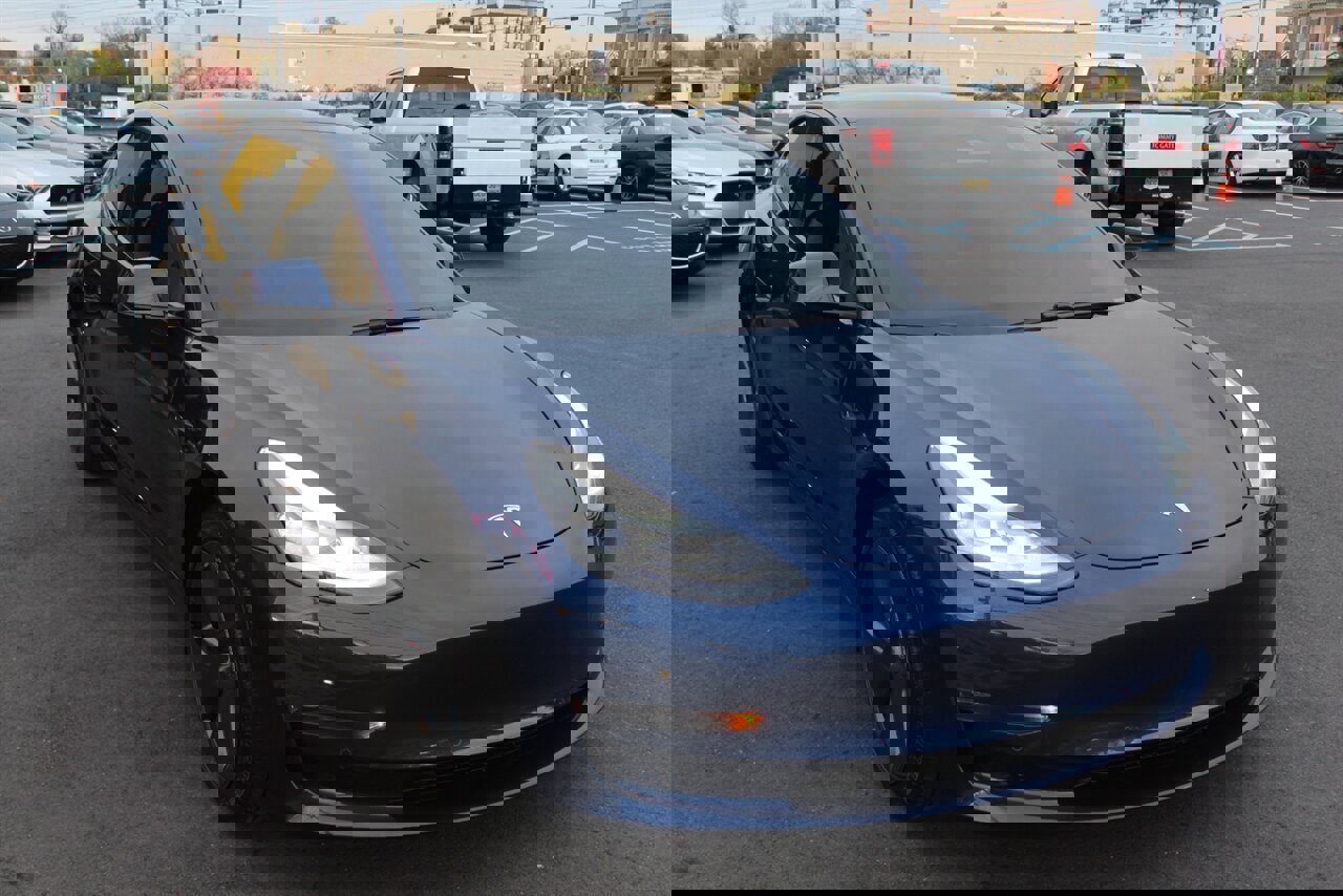 Used 2021 Tesla Model 3 Standard Range Plus image 4