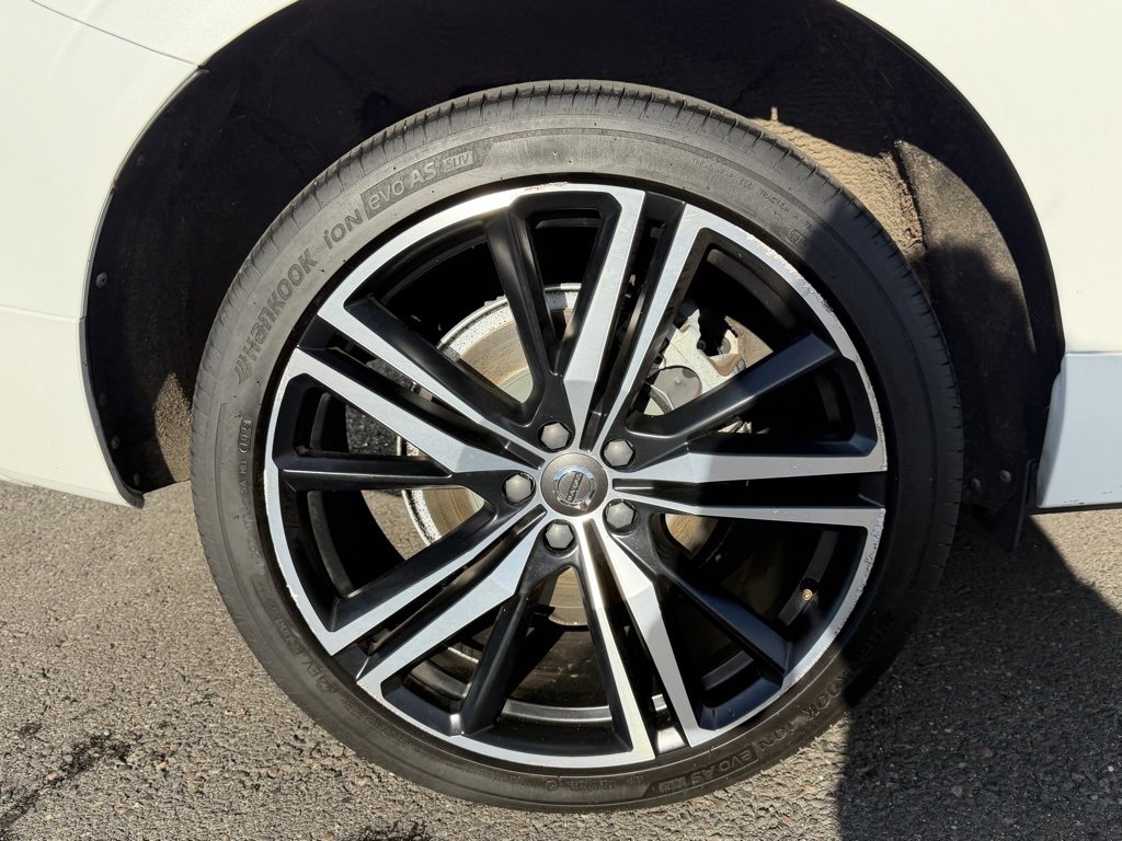 Used 2018 Volvo XC60 T6 R-Design w/ Convenience Package image 9