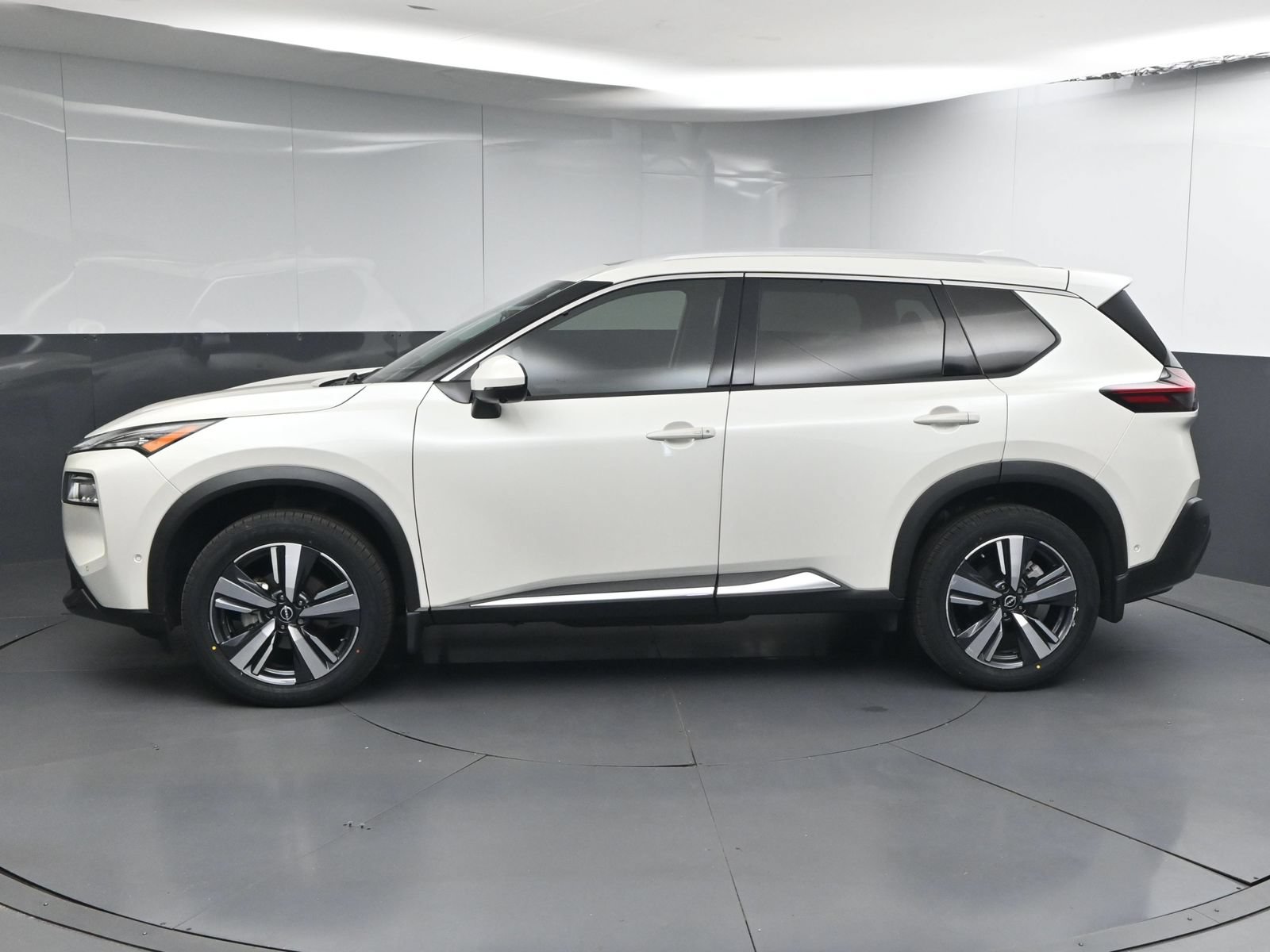 Certified 2023 Nissan Rogue SL w/ SL Premium Package AWD/4WD image 4