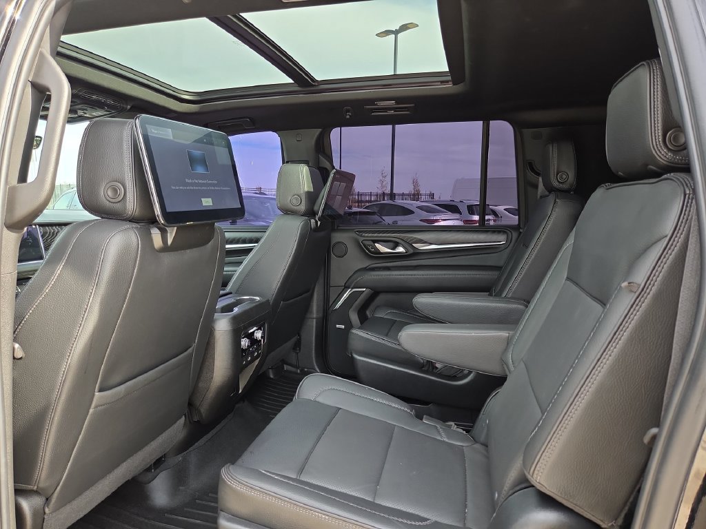 Used 2023 GMC Yukon XL Denali w/ Denali Reserve Package AWD/4WD image 13