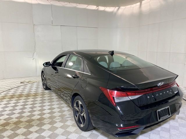 Used 2023 Hyundai Elantra Limited w/ Preferred Accessory Package image 19