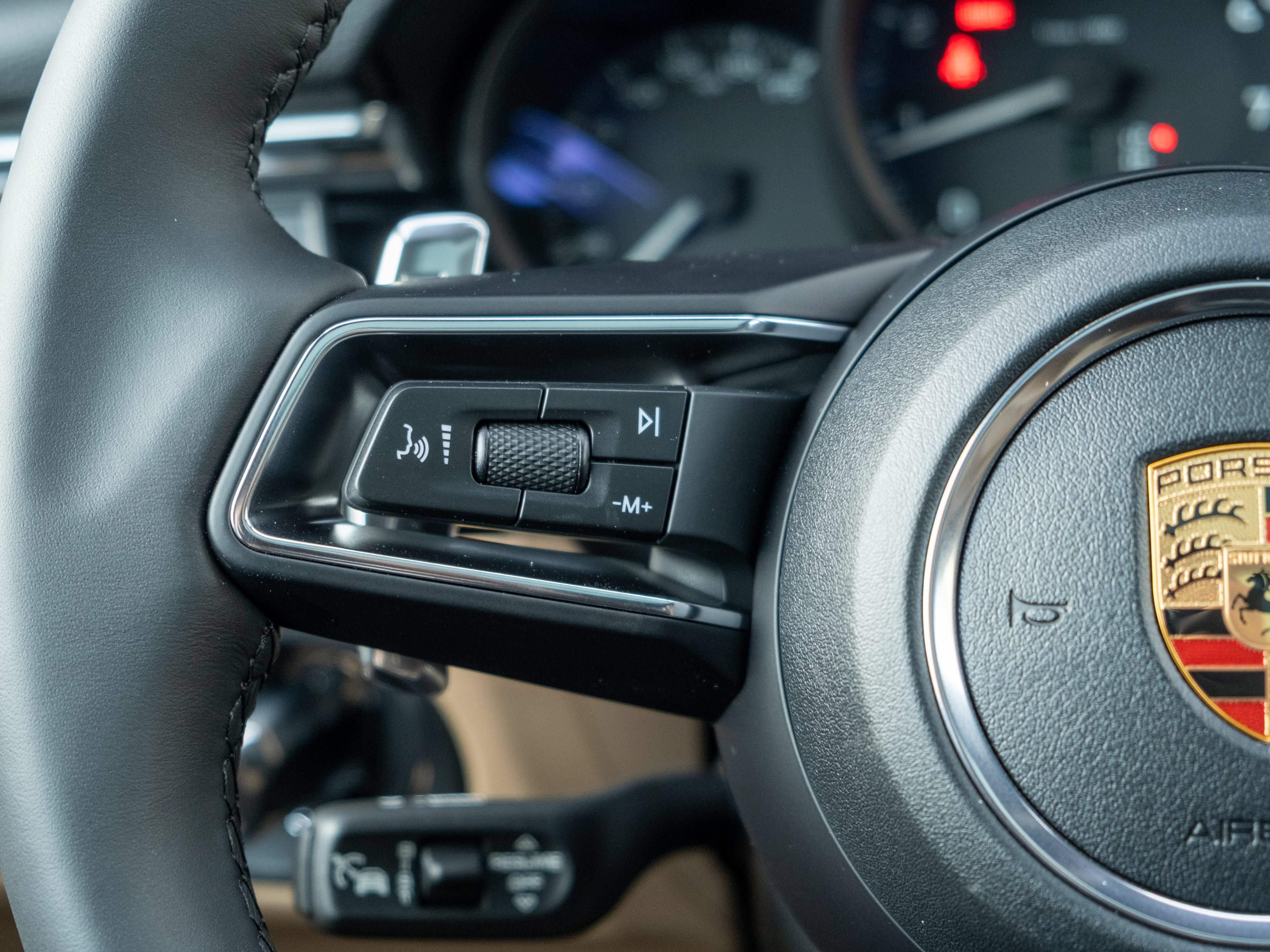 Certified 2026 Porsche Macan AWD/4WD image 25