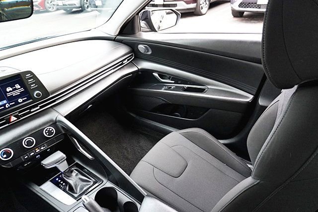Used 2024 Hyundai Elantra SE image 19
