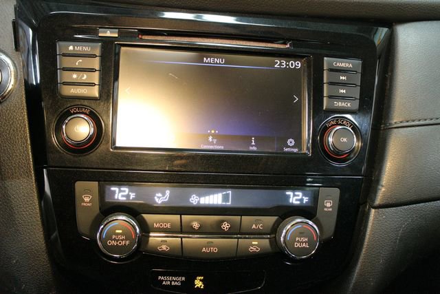 Used 2018 Nissan Rogue SV image 25