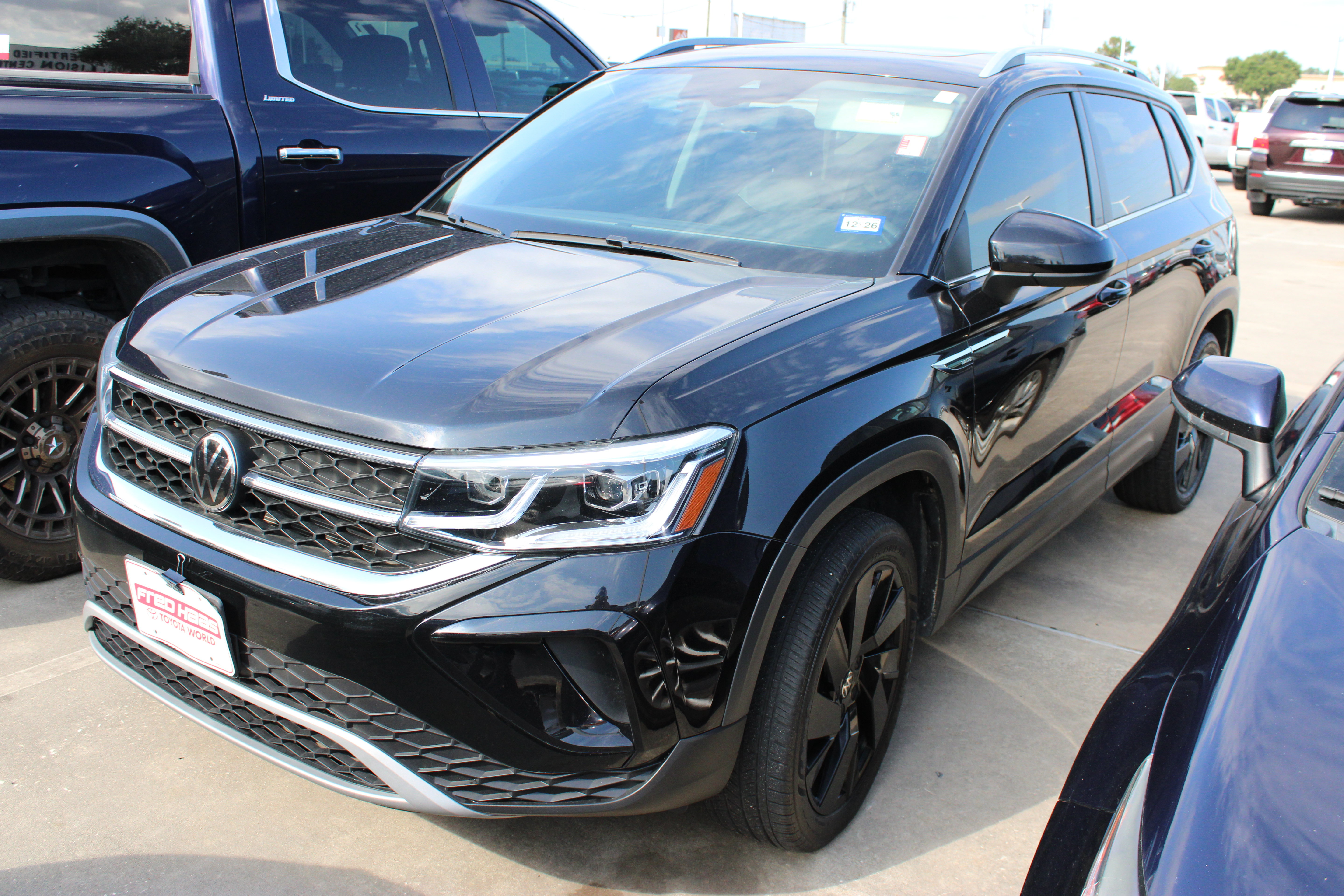 Used 2024 Volkswagen Taos SEL AWD/4WD image 2