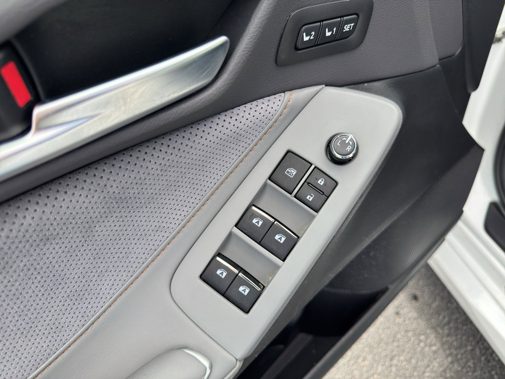 Used 2019 Toyota Avalon Touring w/ Advanced Safety Package image 11