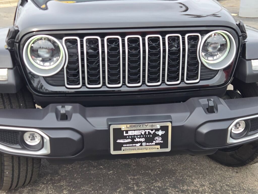 Certified 2025 Jeep Wrangler Unlimited Sahara w/ Safety Group image 5