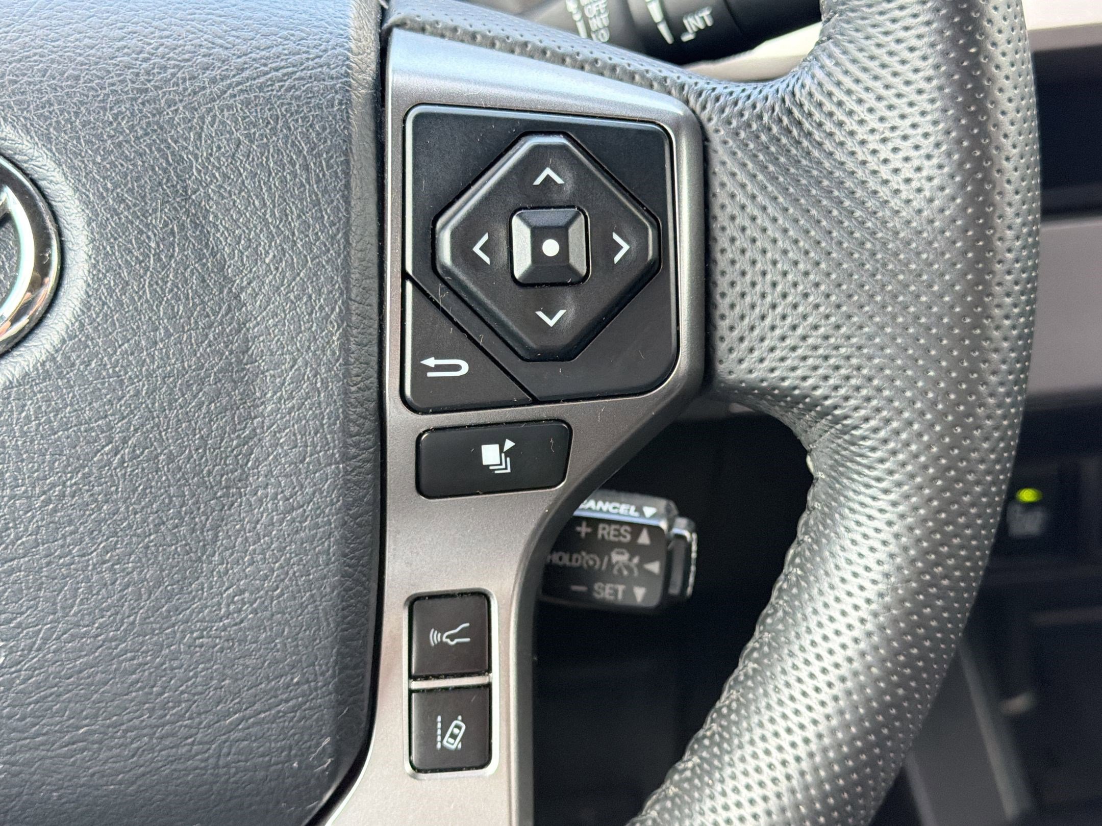 Used 2019 Toyota Tacoma Limited image 28