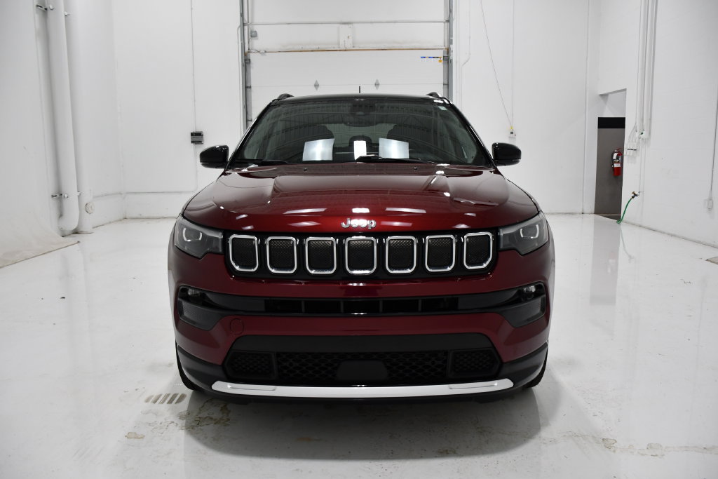 Used 2022 Jeep Compass Limited w/ Elite Group AWD/4WD image 2