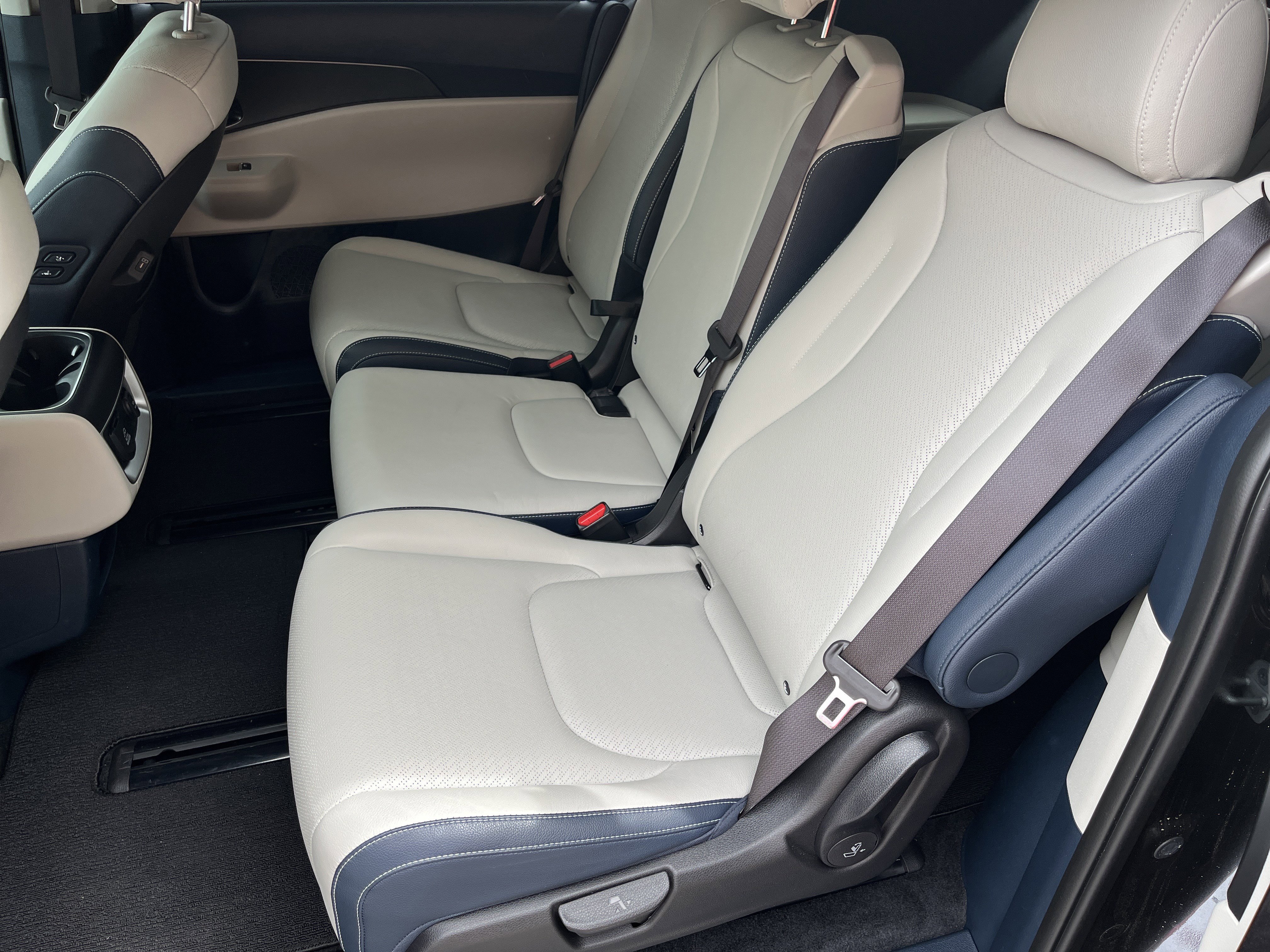 Used 2025 Kia Carnival SX Prestige FWD image 21