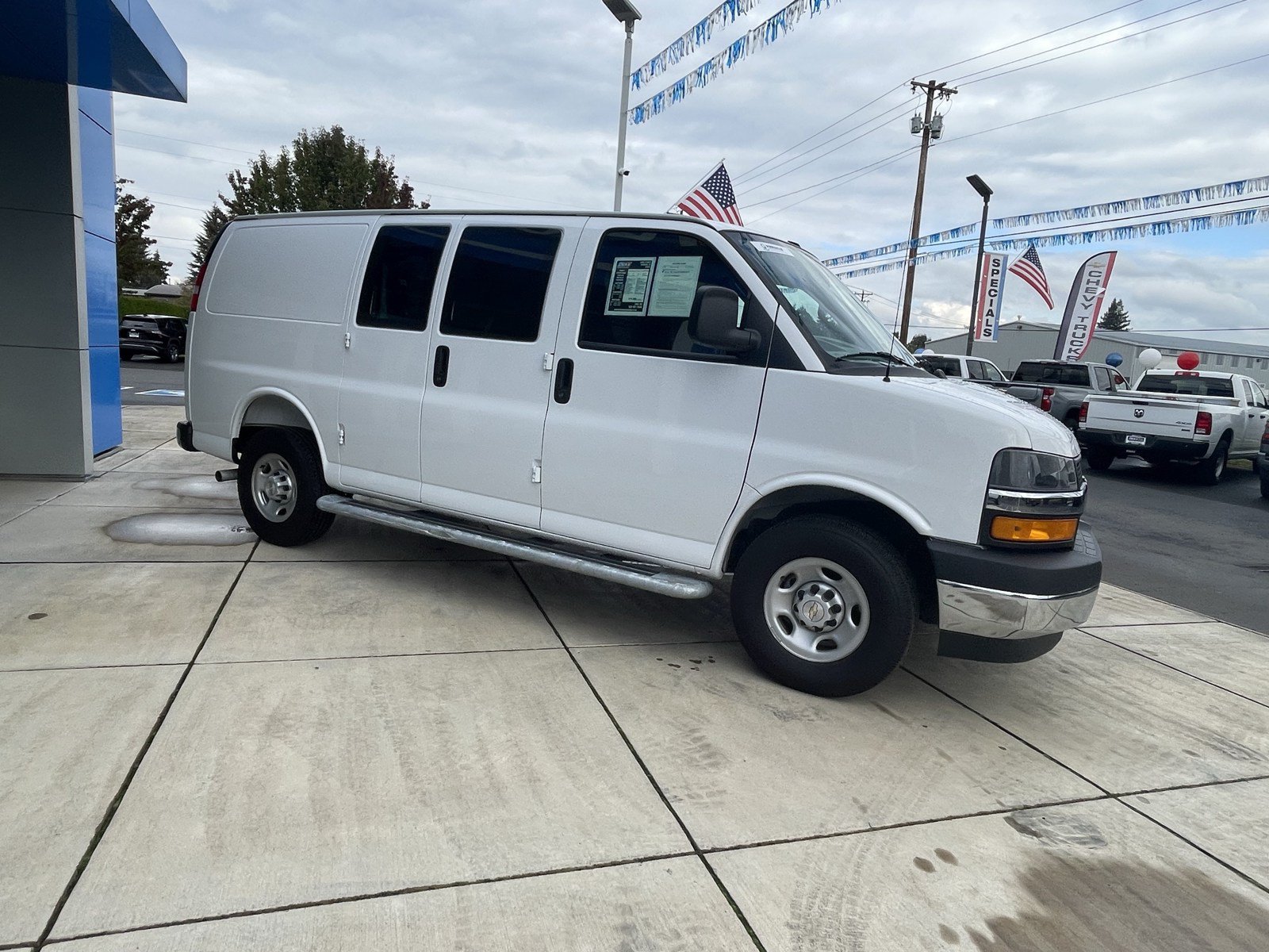 Used 2025 Chevrolet Express 2500 w/ Driver Convenience Package RWD image 7