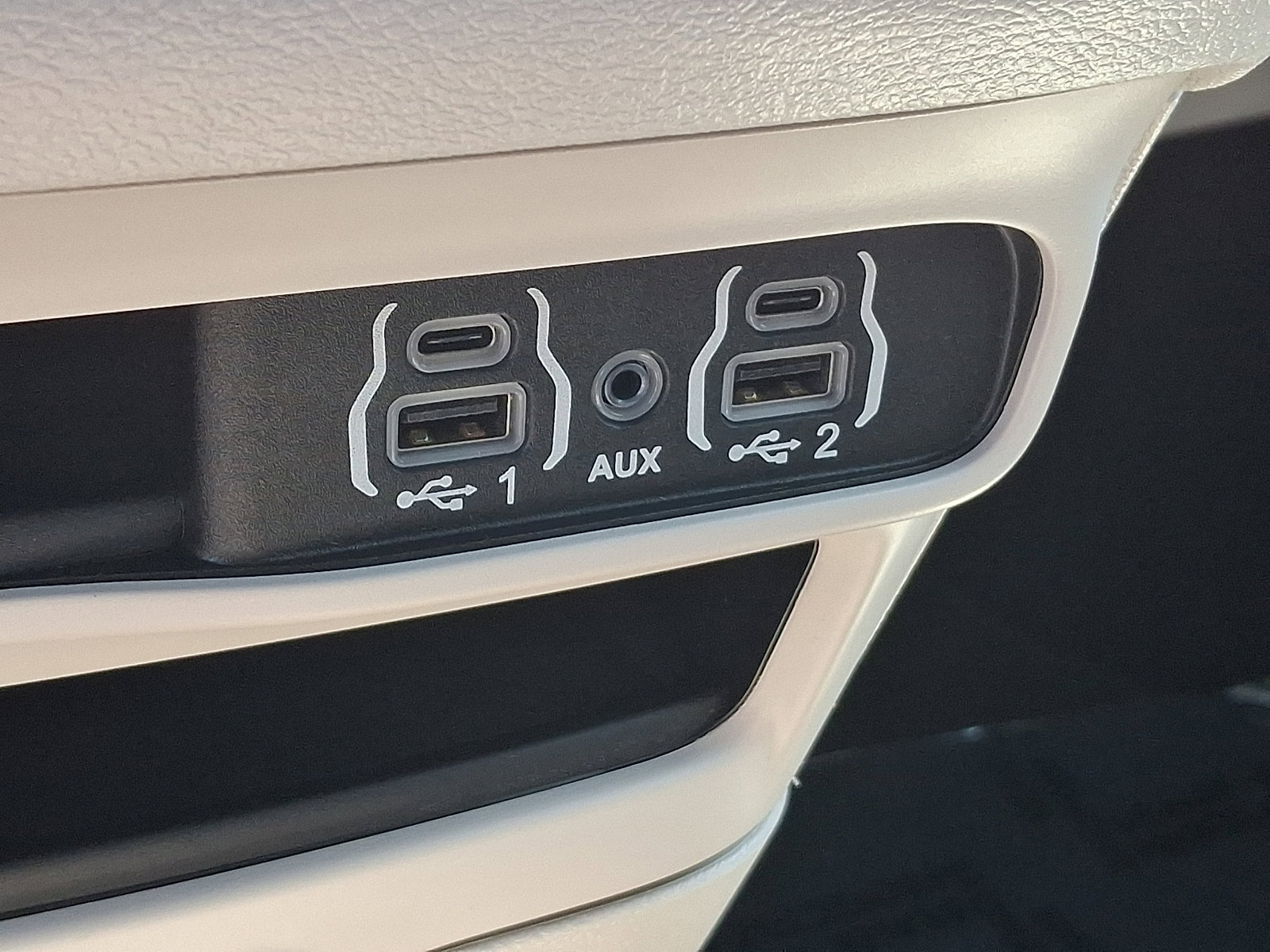 Certified 2023 Chrysler Pacifica Touring-L FWD image 26
