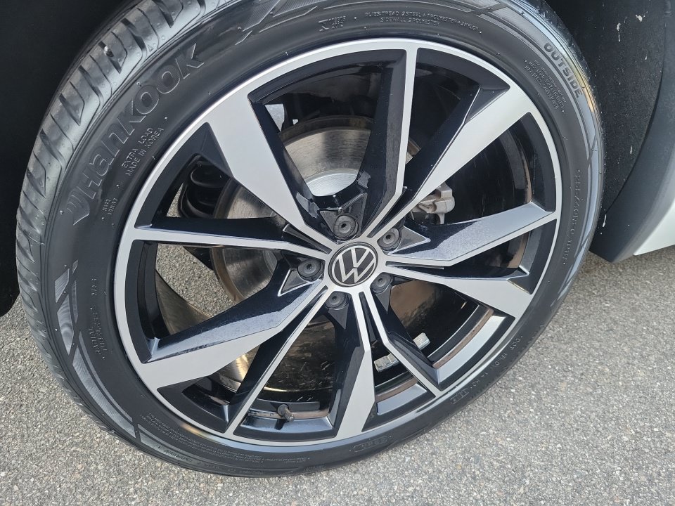 Certified 2022 Volkswagen Tiguan SEL R-Line AWD/4WD image 31