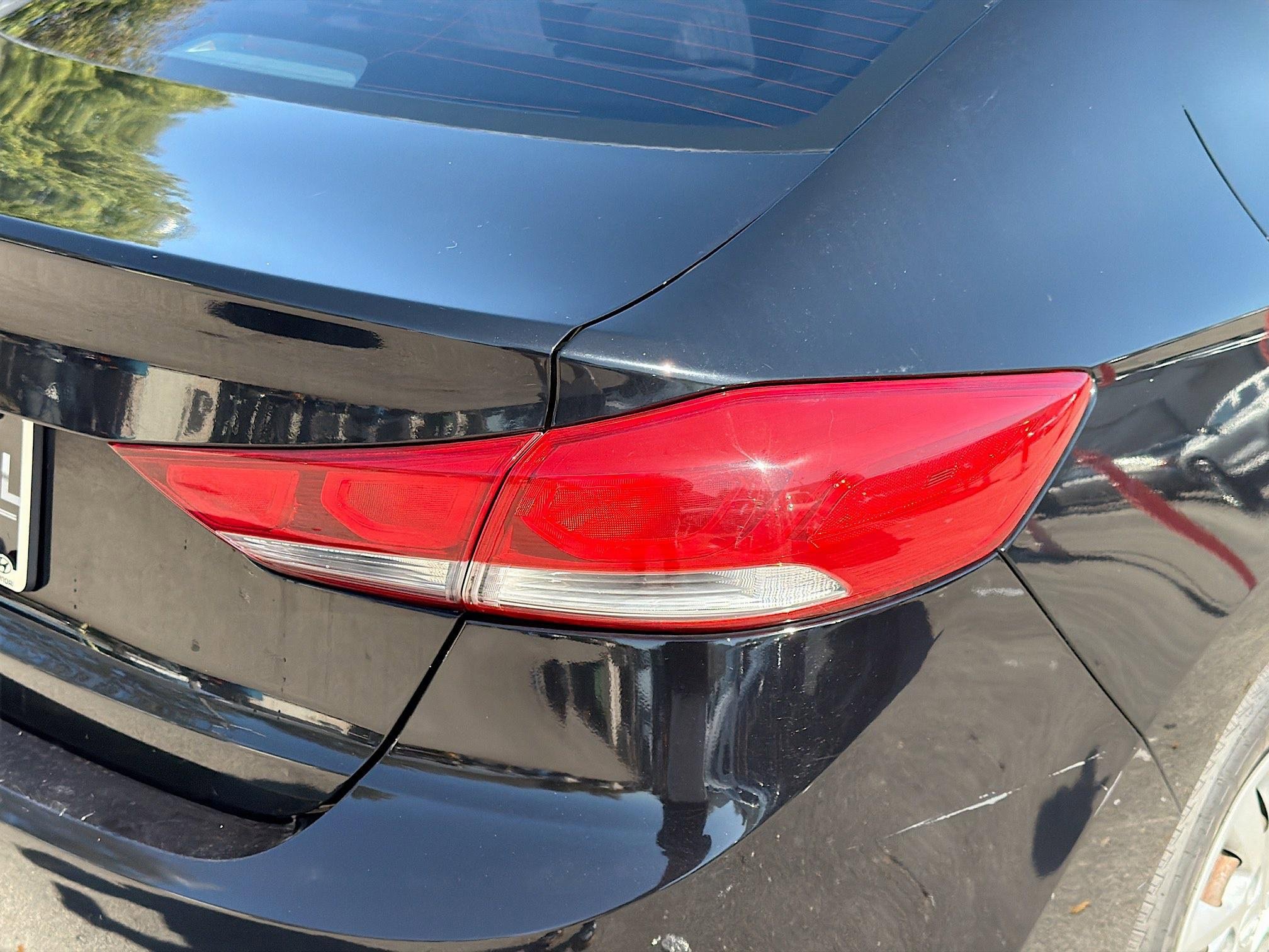 Used 2017 Hyundai Elantra SE image 23