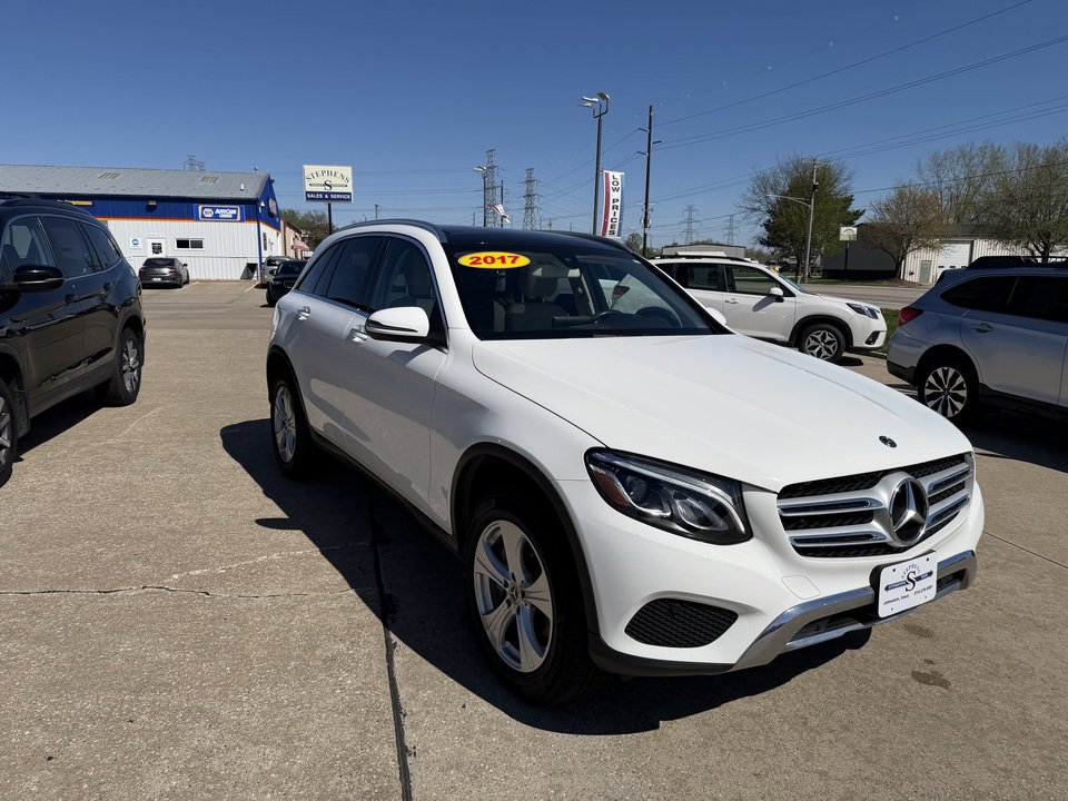 Used 2017 Mercedes-Benz GLC 300 4MATIC image 4