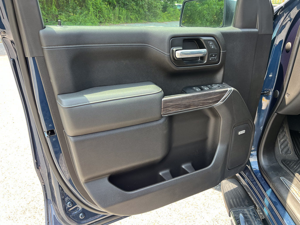 Used 2022 Chevrolet Silverado 1500 LTZ w/ LTZ Premium Package AWD/4WD image 16