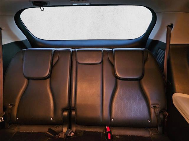 Used 2024 Kia Carnival EX image 16