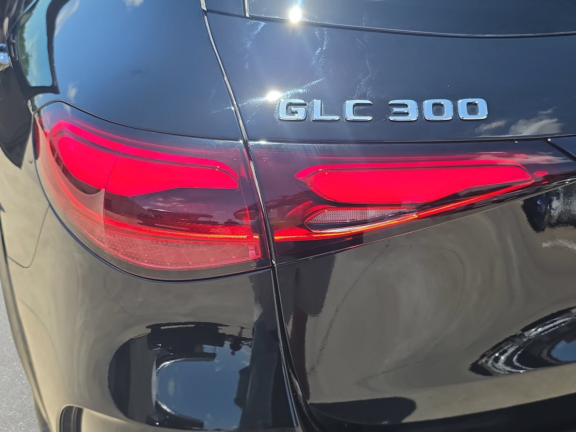 Certified 2025 Mercedes-Benz GLC 300 4MATIC image 33