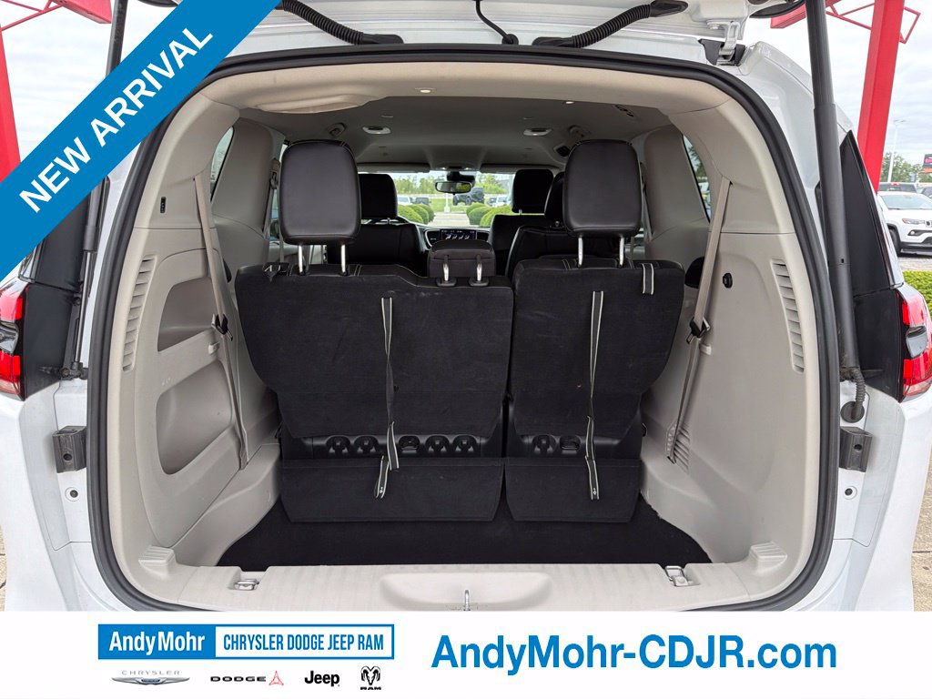 Used 2024 Chrysler Pacifica Touring-L FWD image 21