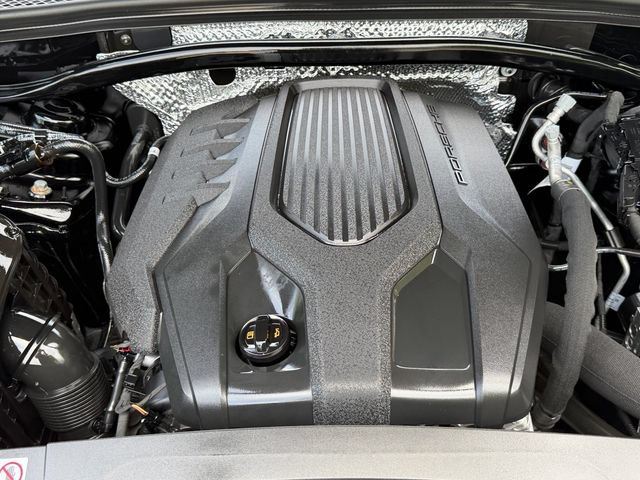 Used 2025 Porsche Macan Turbo AWD/4WD image 18