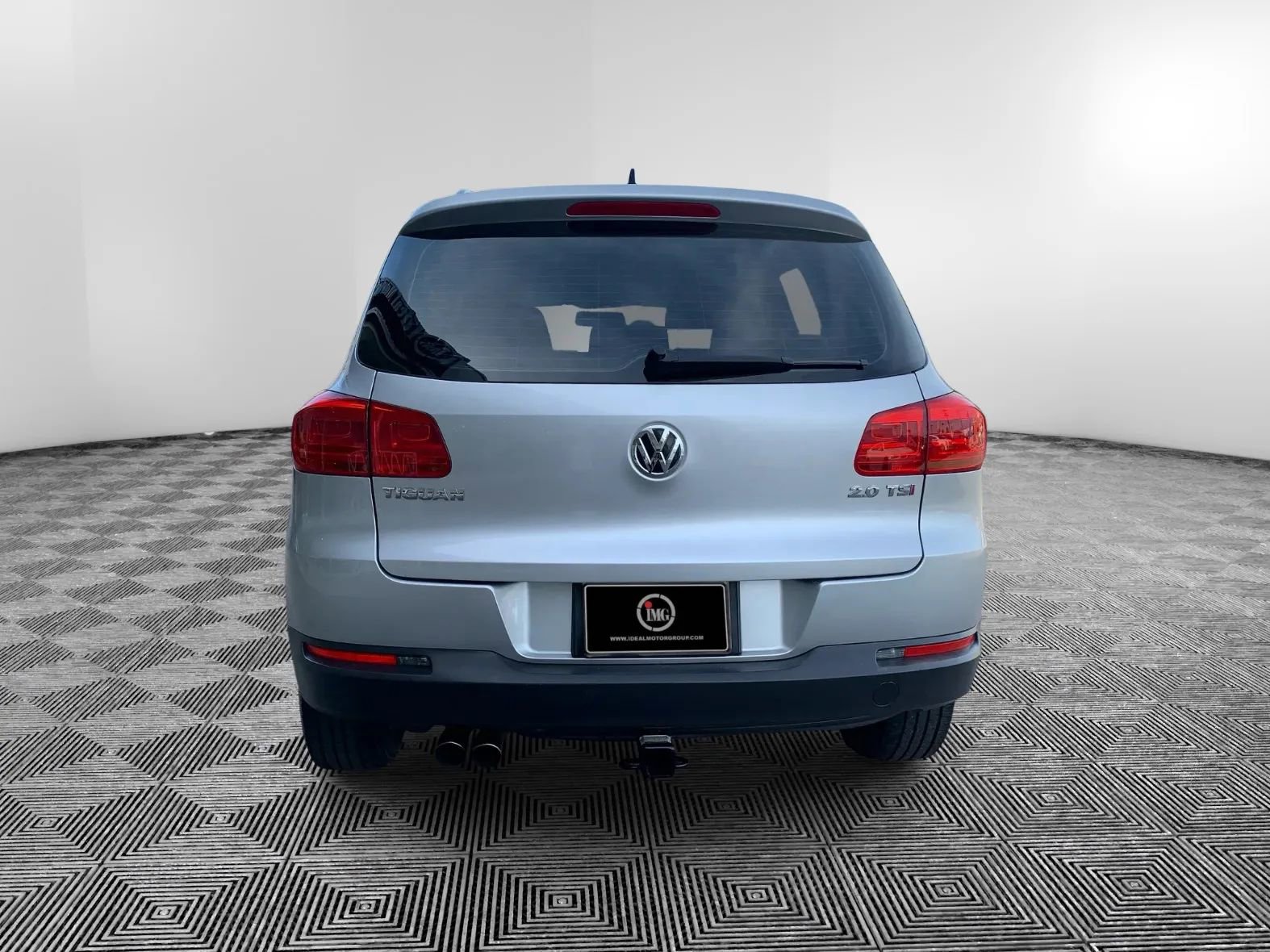 Used 2015 Volkswagen Tiguan S image 7