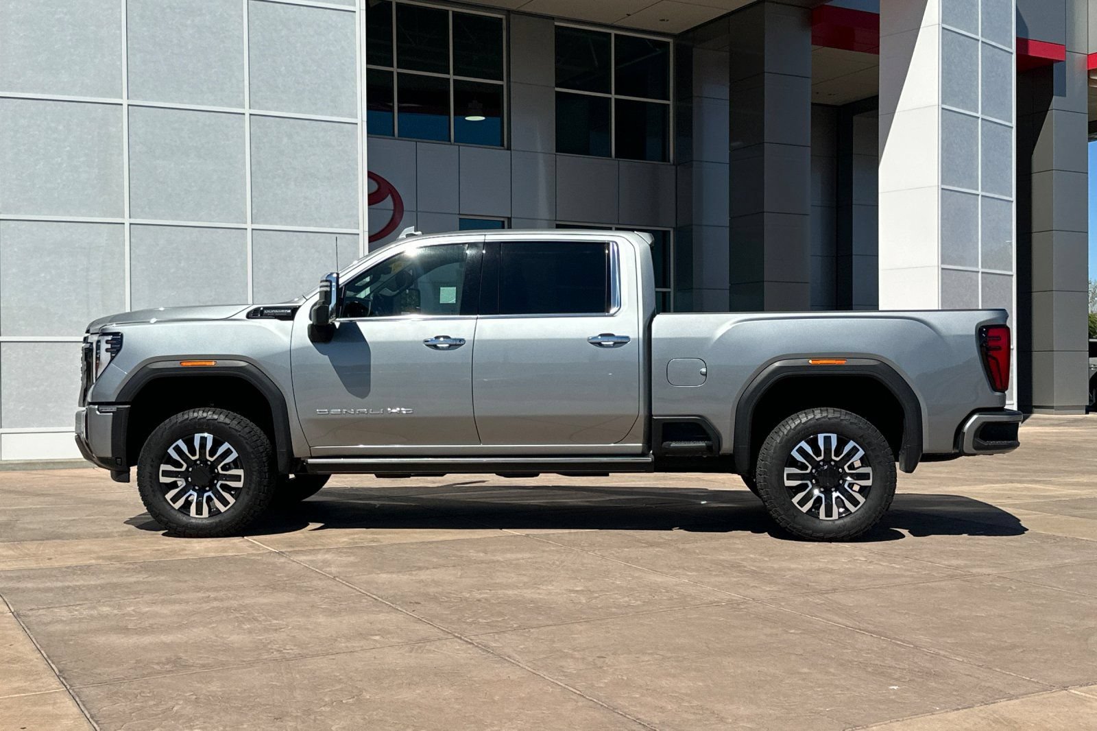 Used 2024 GMC Sierra 2500 Denali Ultimate w/ Max Trailering Package AWD/4WD image 7