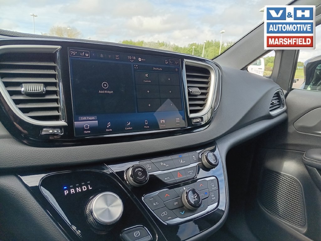 Used 2025 Chrysler Pacifica Select FWD image 14