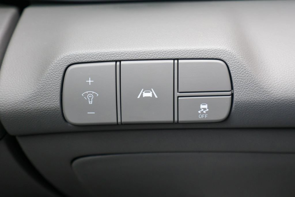 Used 2022 Hyundai Elantra SEL image 17