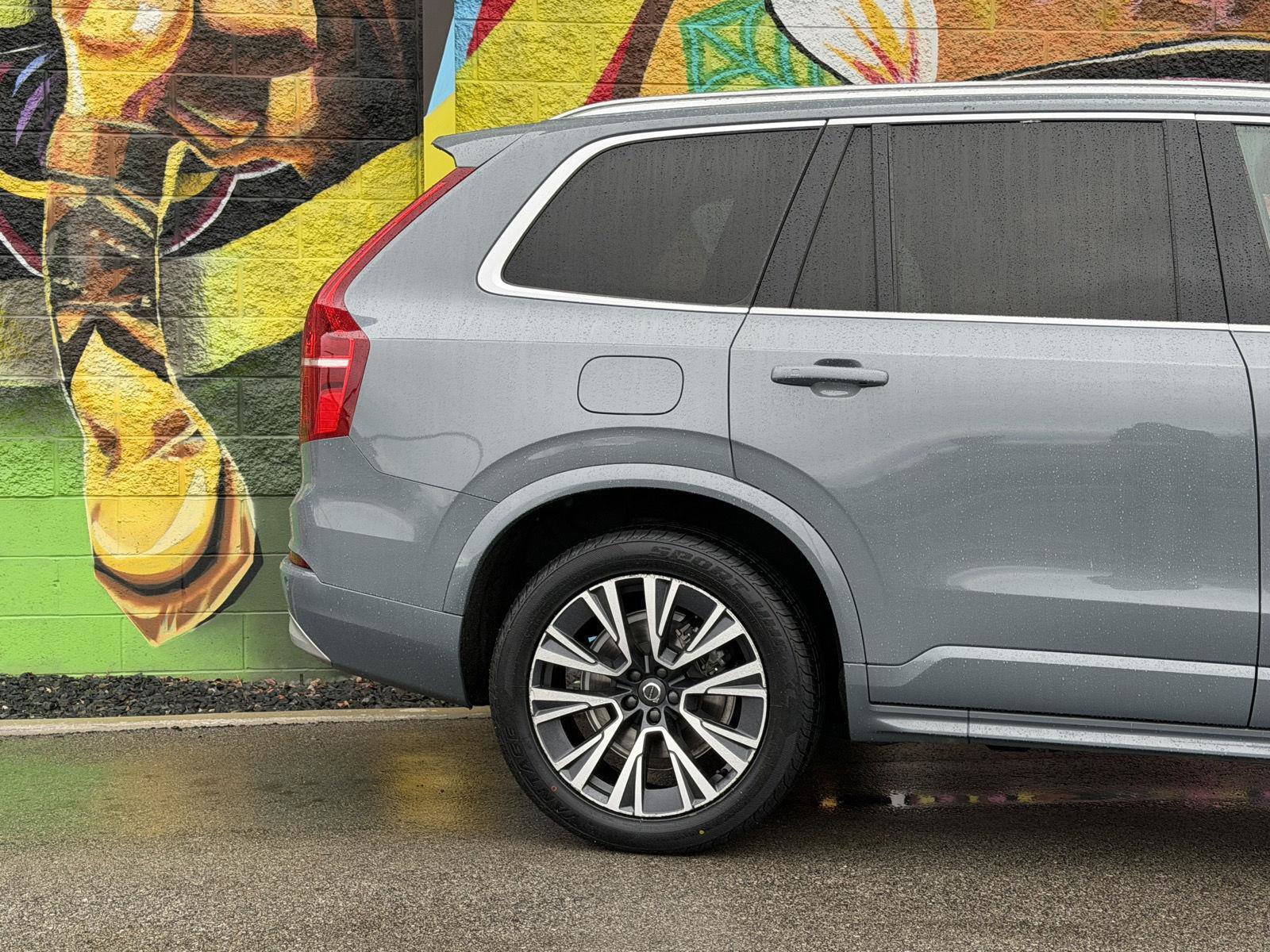 Used 2022 Volvo XC90 T6 Momentum w/ Climate Package AWD/4WD image 9