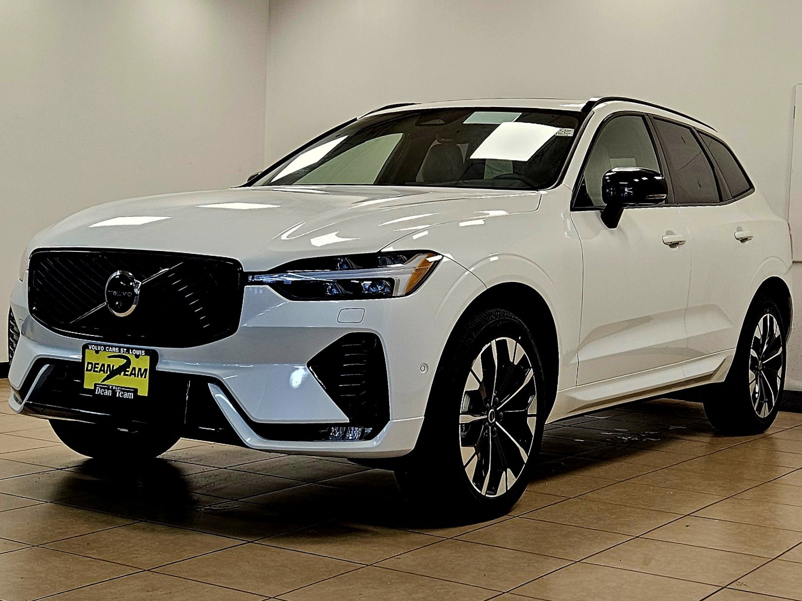 New 2026 Volvo XC60 B5 Plus w/ Climate Package image 4