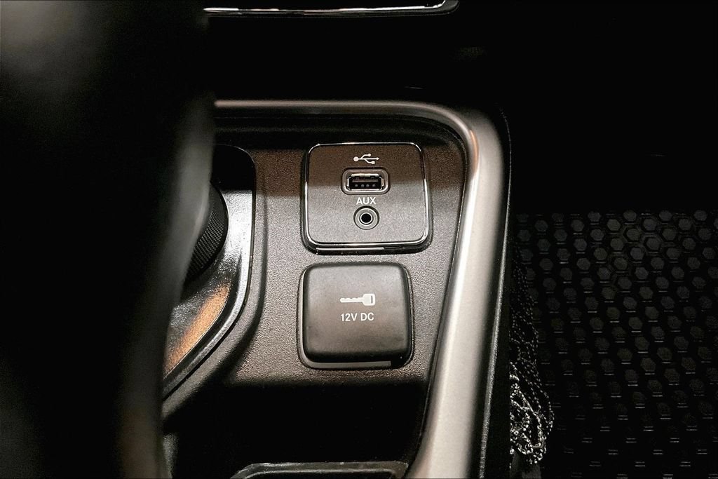 Used 2018 Jeep Compass Latitude w/ Safe & Security Group AWD/4WD image 16