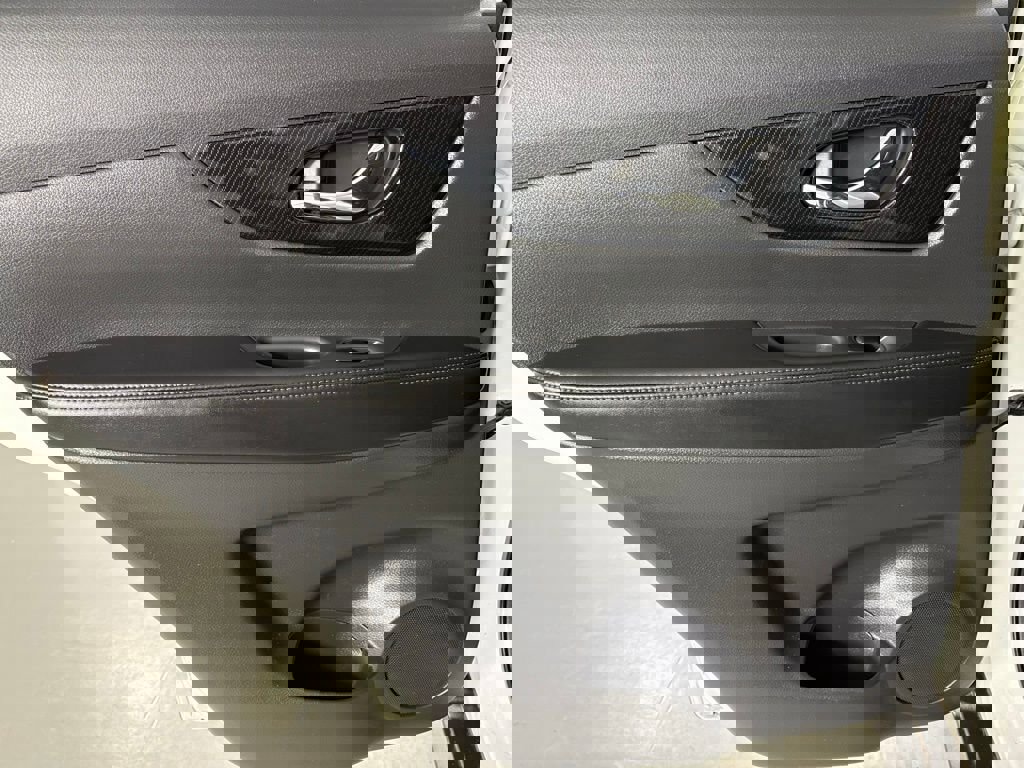 Used 2017 Nissan Rogue SL w/ SL Premium Package image 35