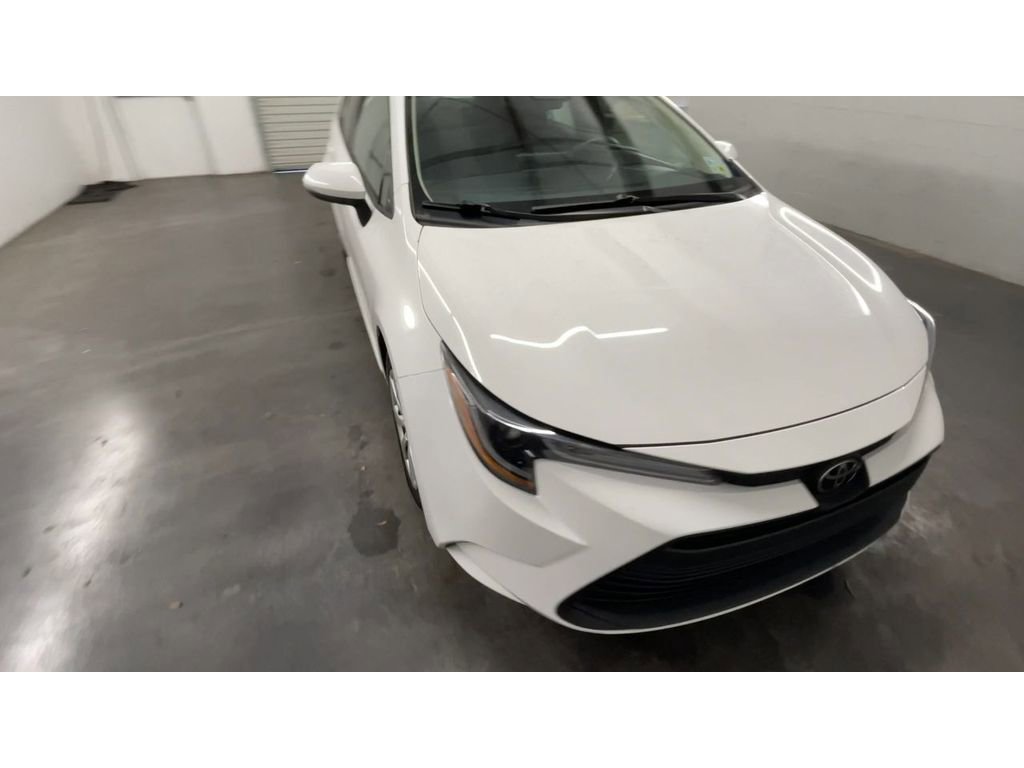 Used 2023 Toyota Corolla LE image 3
