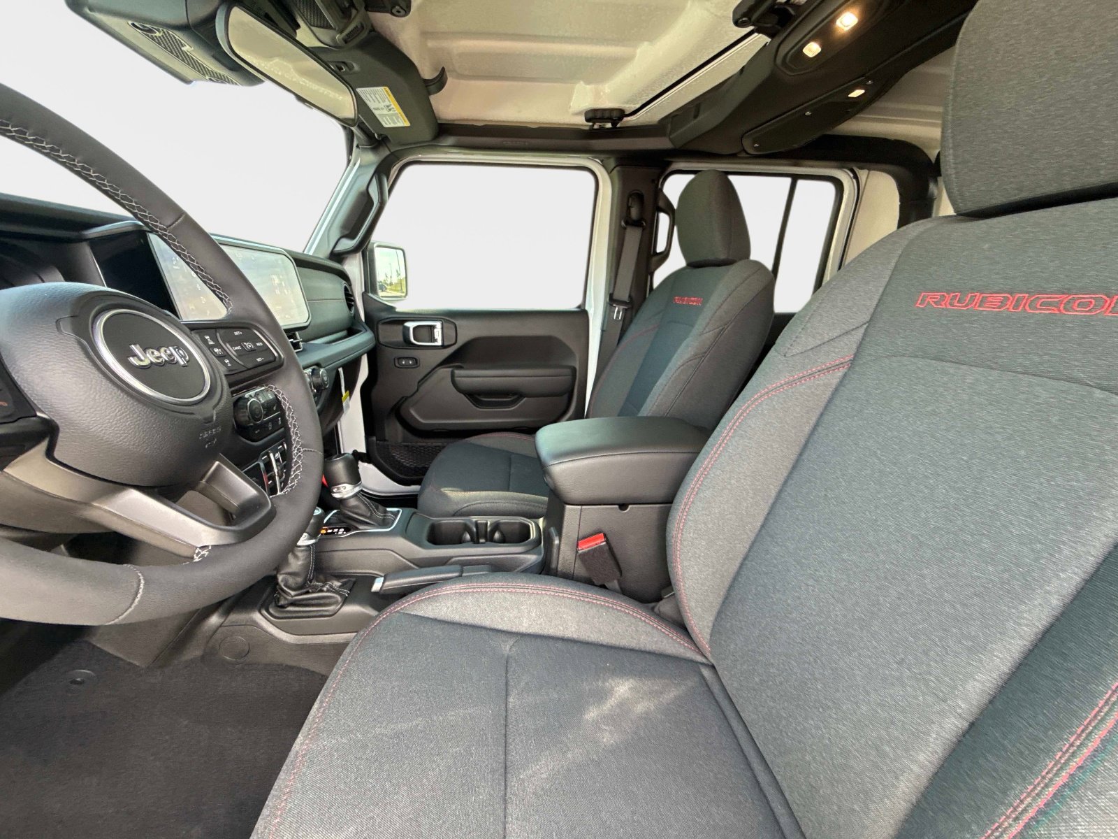 Used 2025 Jeep Gladiator Rubicon w/ Convenience Group AWD/4WD image 22