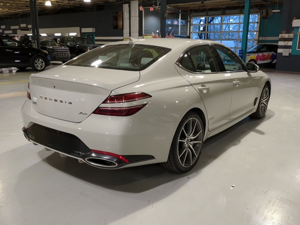 Used 2025 Genesis G70 2.5T image 7