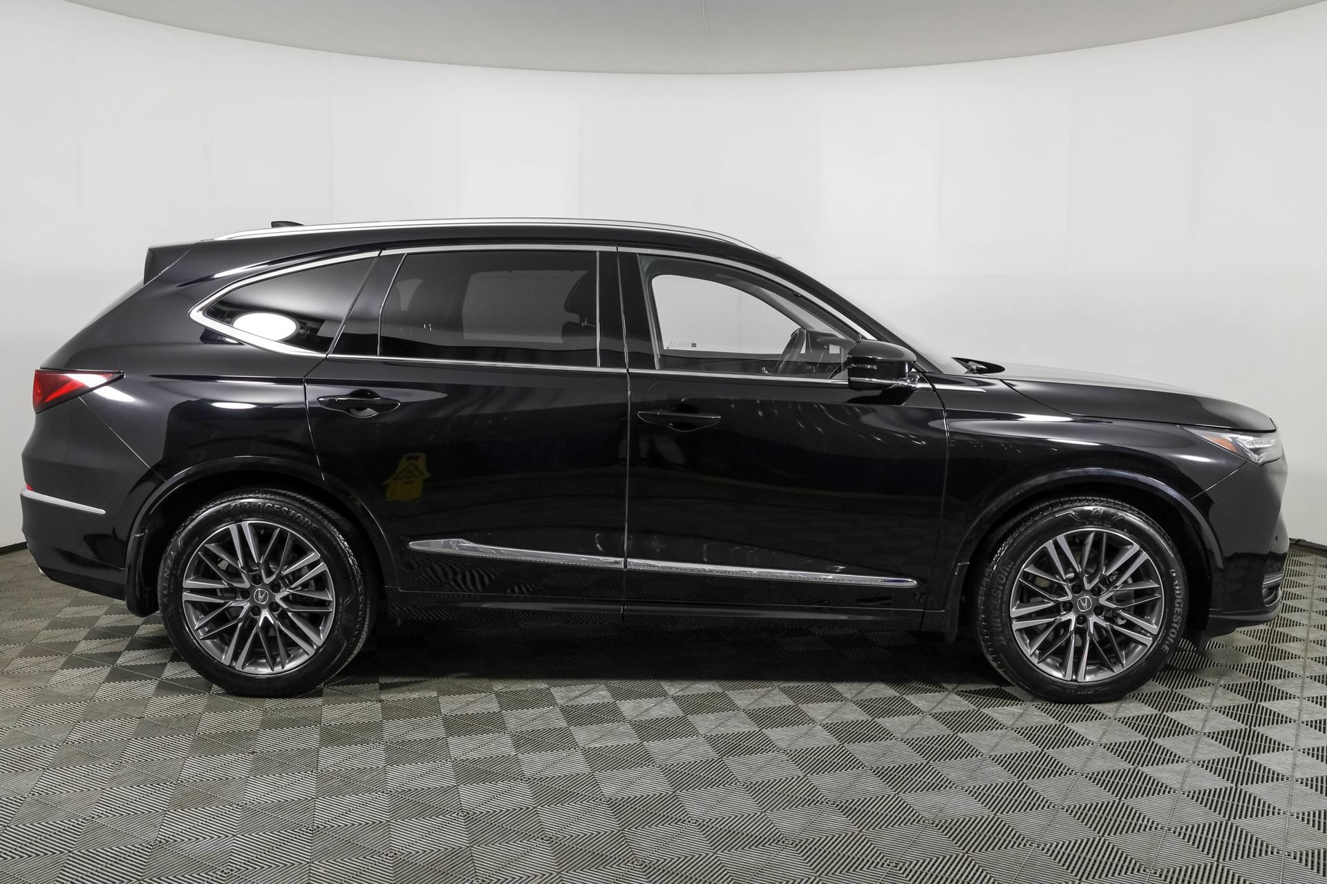 Used 2025 Acura MDX SH-AWD w/ Advance Package image 16