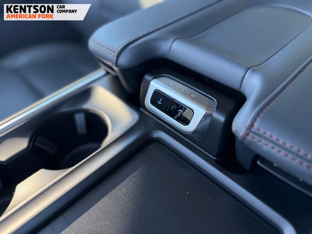 Used 2025 Ford Expedition Active image 27