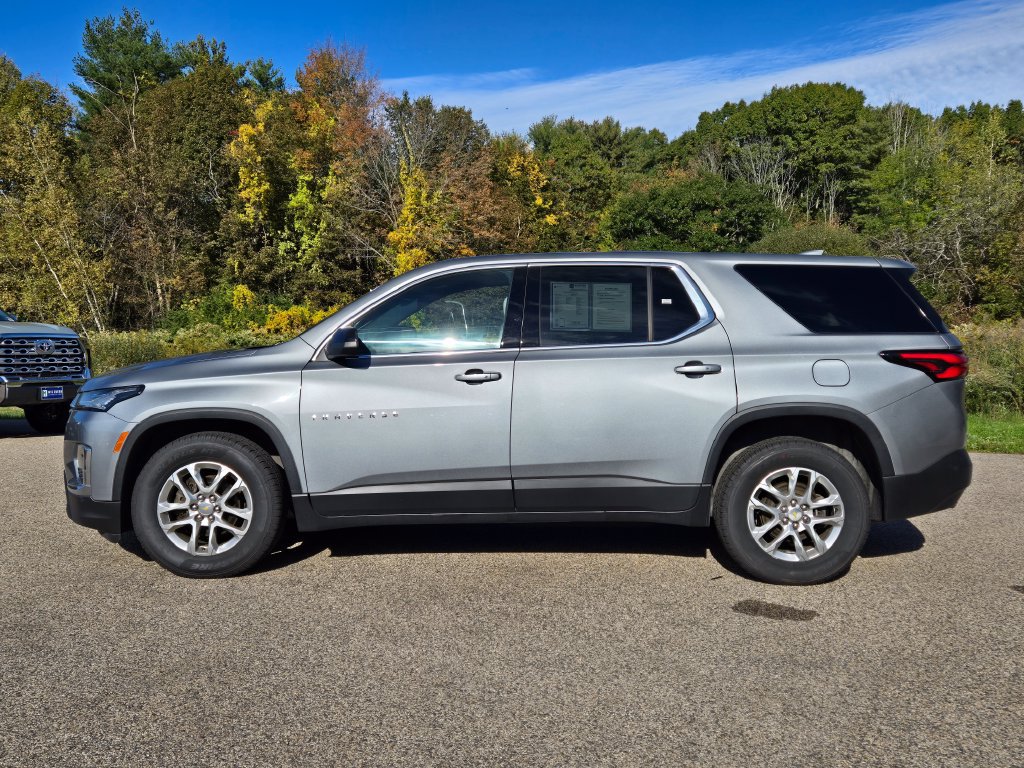 Used 2023 Chevrolet Traverse LS AWD/4WD image 2