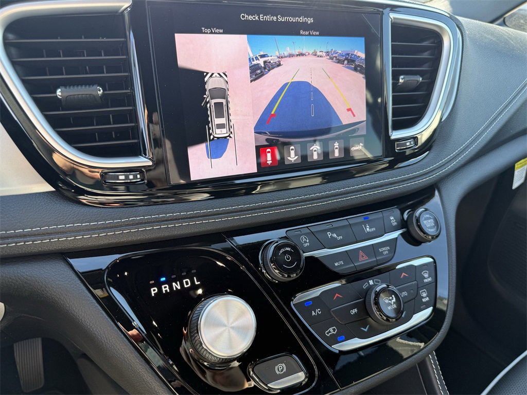 New 2026 Chrysler Pacifica Limited image 19