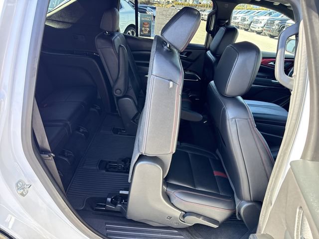 Used 2024 Chevrolet Traverse RS image 32