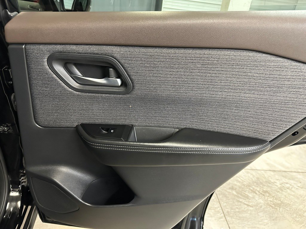 Used 2021 Nissan Rogue SV AWD/4WD image 26